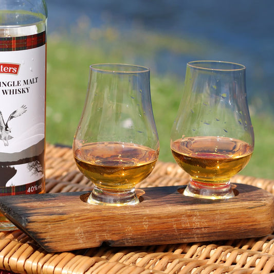 Whisky stand with 2 filled whisky glasses